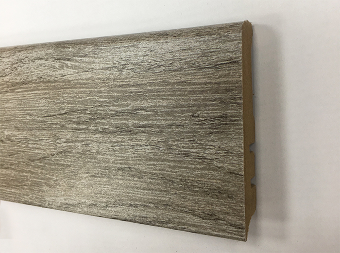 Plinthe MDF finition Chêne Gris Titane Argent