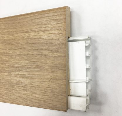Plinthe electrique avec goulotte placage chêne brut