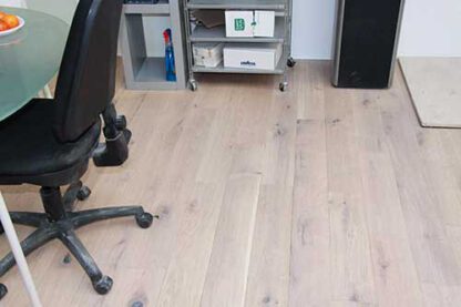 CHENE MASSIF CAMPAGNE FLOCON DE NEIGE huilé BROSSE 200x20 - Certifié FSC 100 % - LOT DE 1.20M2