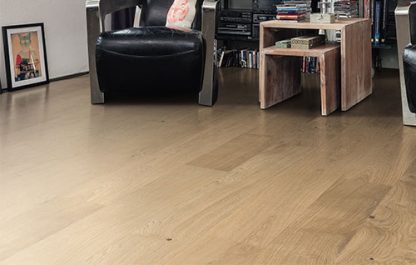 HARO PARQUET 4000 Planche large à l'ancienne 180 2V Chêne invisible Markant brossé permaDur Top Connect 180mm x13.5mm Certifié PEFC 70%