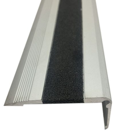 Nez de marche alu argente bande noire 113X52X30mm