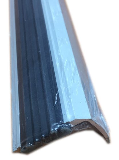 Nez de marche alu argente bande noire 113X42X33mm