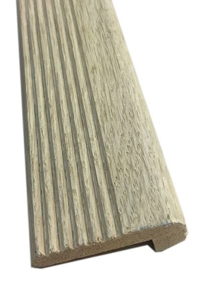 Nez de marche chêne massif brut rainuré coller 1ml 40X20mm