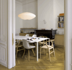 Parquet à bâton rompu clair apportant luminosité et style à votre maison. Parquet à bâton rompu clair dans un salon lumineux et moderne