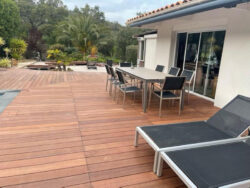 Terrasse en lames de bois naturel Aménagement extérieur maison Terrasse en lames de bois naturel extérieur maison